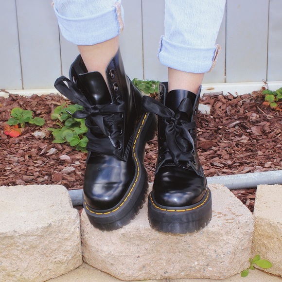 dr martens molly platform boot